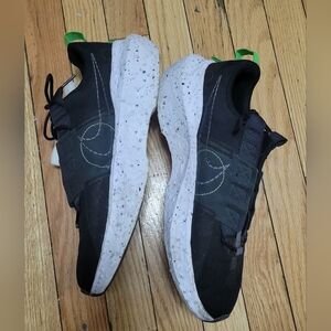 Nike Black and Green Sneakers